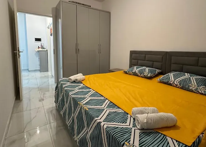 Second 1 * 地拉那